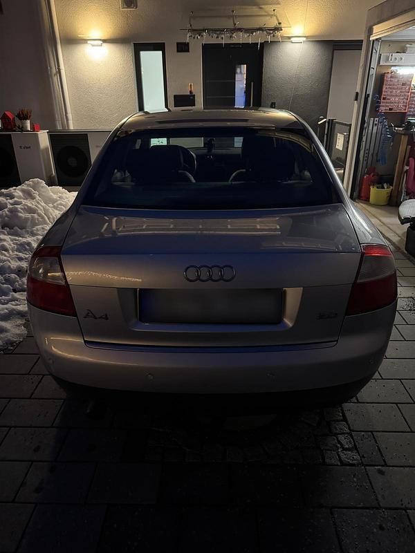 Second-hand Audi A4 131 CP (96 kW) 2002 Argintiu Berlinǎ