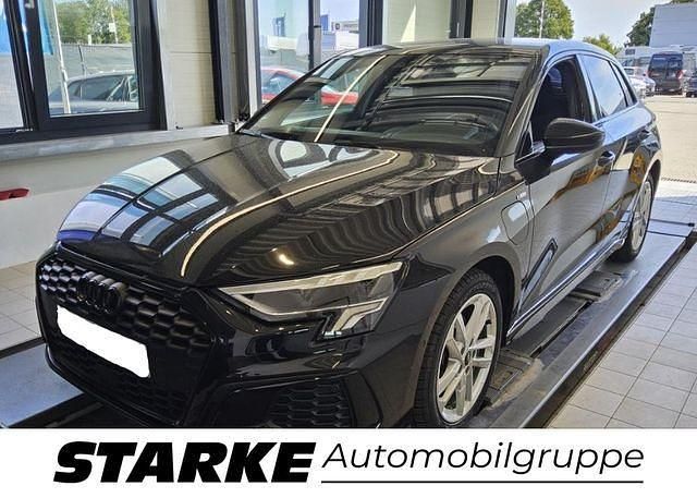 Blau (navarrablau metallic) Gebraucht 2023 Audi A3 Sportback e-tron S-Line Limousine | 26.930 € (Superpreis) - Bild 1/4