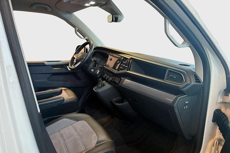 Second-hand VW Multivan Generation Six 150 CP (110 kW) 2022 Monovolum