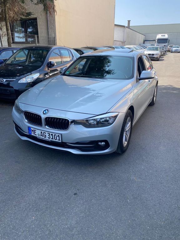 Silber Gebraucht 2012 BMW 316 Luxury Line Limousine | 7.900 € (Fairer Preis) - Bild 1/4