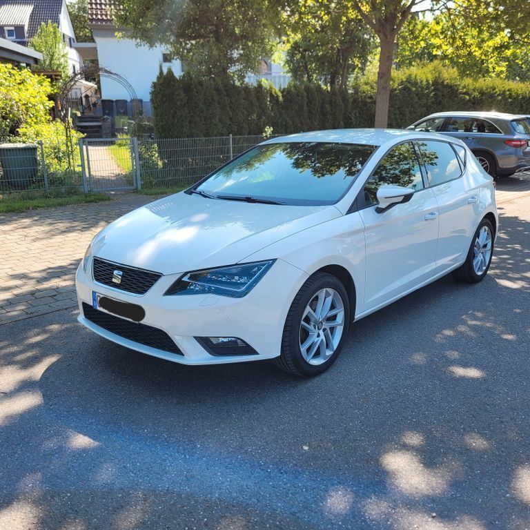 Weiß Gebraucht 2014 Seat Leon Style Limousine | 8.400 € (Fairer Preis) - Bild 1/4