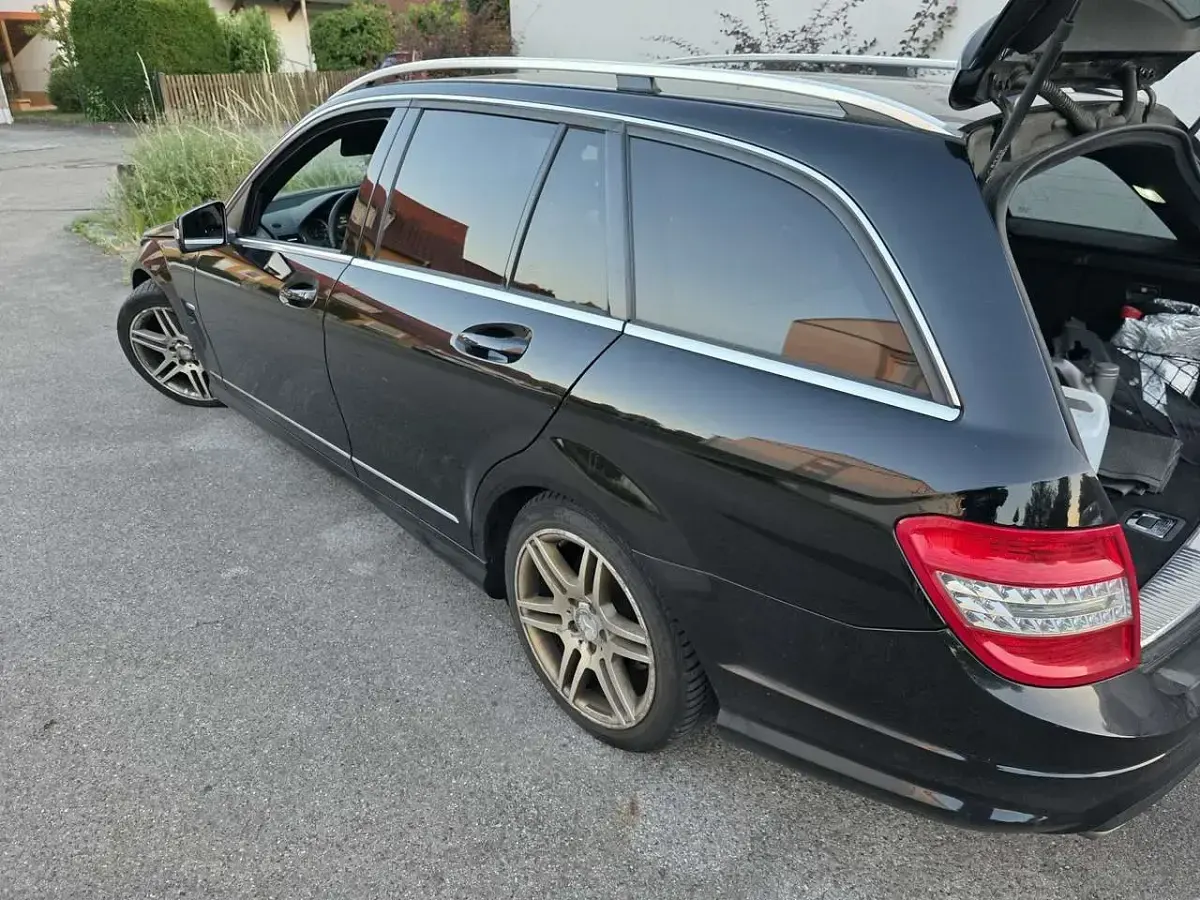 Gebraucht Mercedes C220 170 PS (125 kW) 2009 Schwarz Kombi