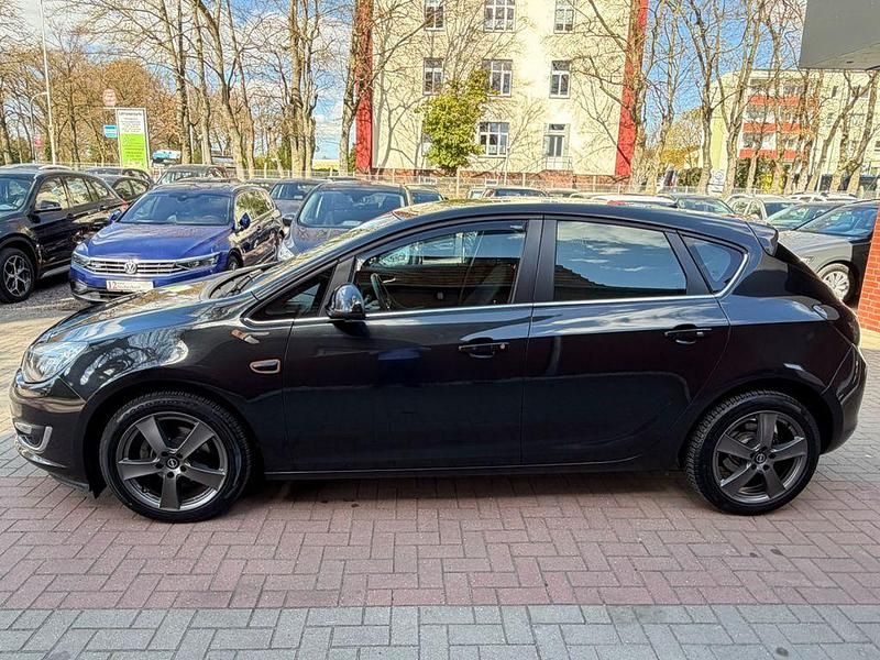 Gebraucht Opel Astra Edition 120 PS (88 kW) 2012 Schwarz Limousine