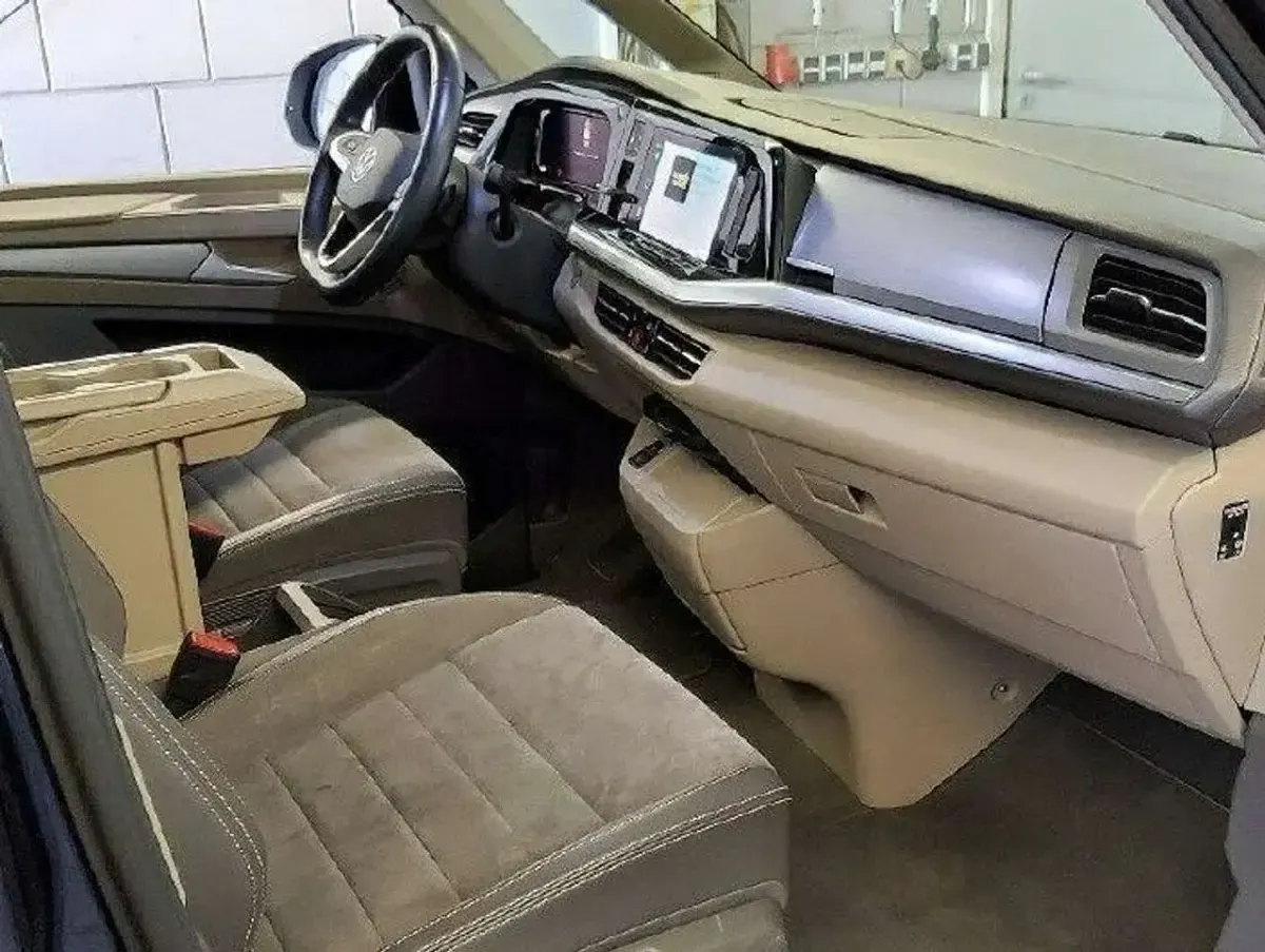 Gebraucht VW Multivan Life 150 PS (110 kW) 2023 Blau Van / Kleinbus