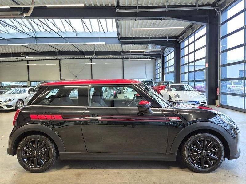 Gebraucht Mini Cooper Essential 136 PS (100 kW) 2023 Schwarz Kleinwagen