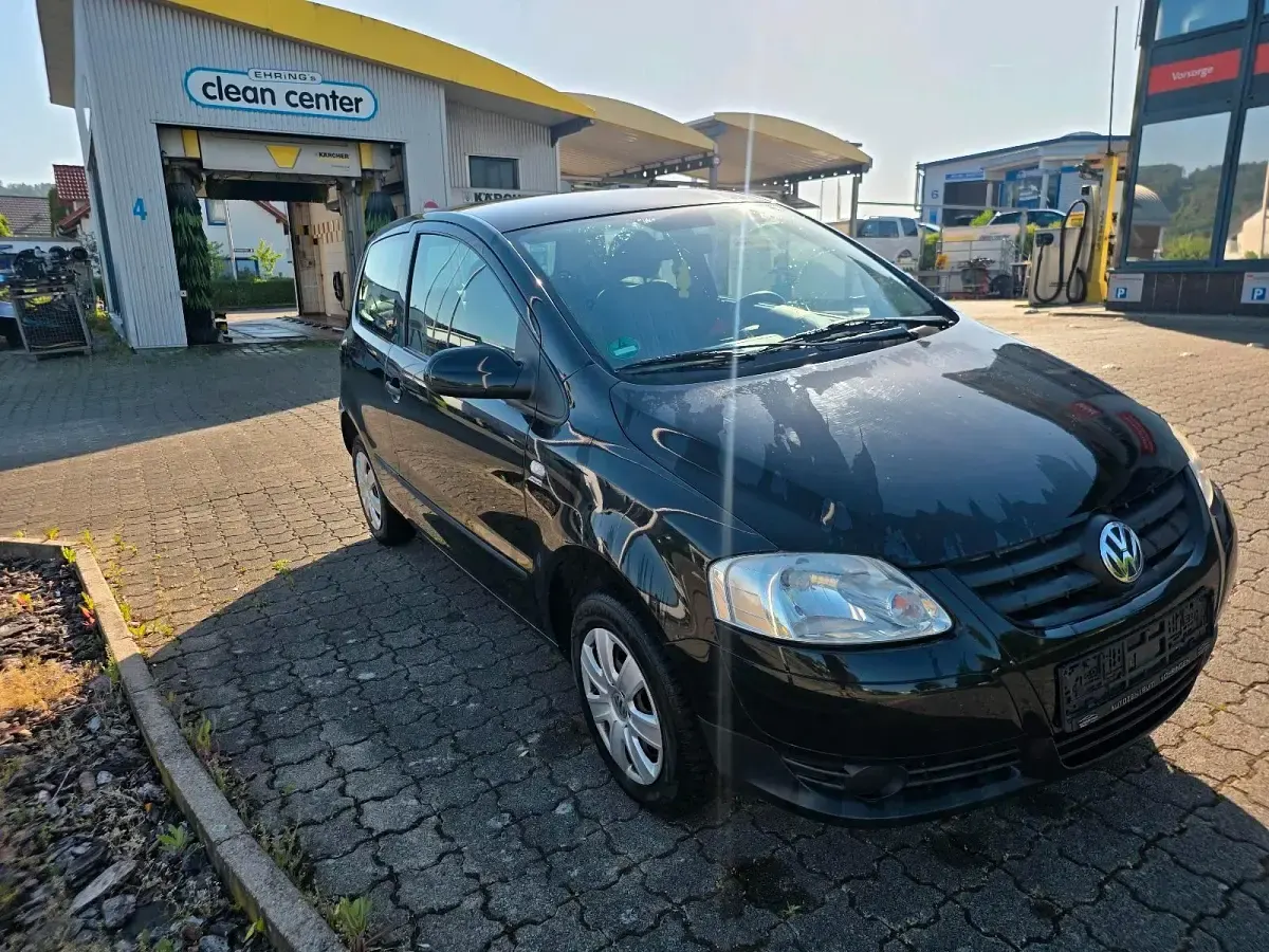 Gebraucht VW Fox 54 PS (39 kW) 2006 Schwarz Kleinwagen