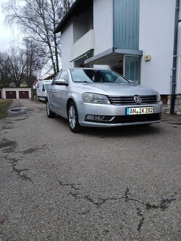 Gebraucht VW Passat Comfortline 140 PS (102 kW) 2014 Grau Limousine