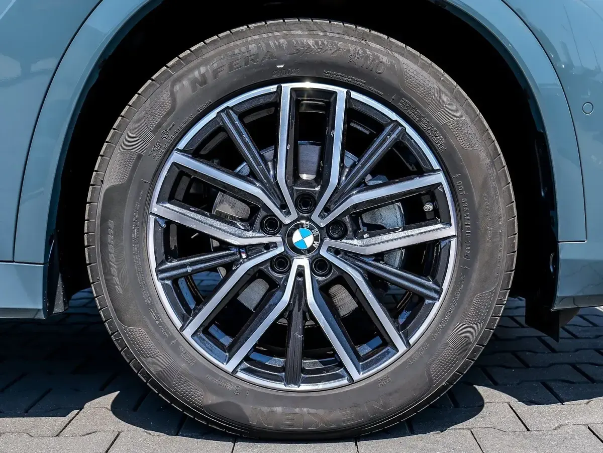 Gebraucht BMW X1 M Sport 360 PS (264 kW) 2025 Cape york grün SUV