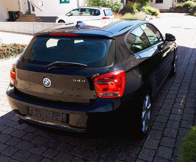 Gebraucht BMW 114 95 PS (69 kW) 2014 Schwarz Kleinwagen