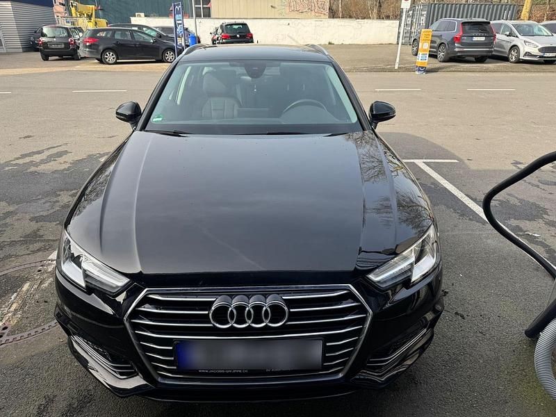 Gebraucht Audi A4 Comfort 190 PS (139 kW) 2019 Schwarz Kombi