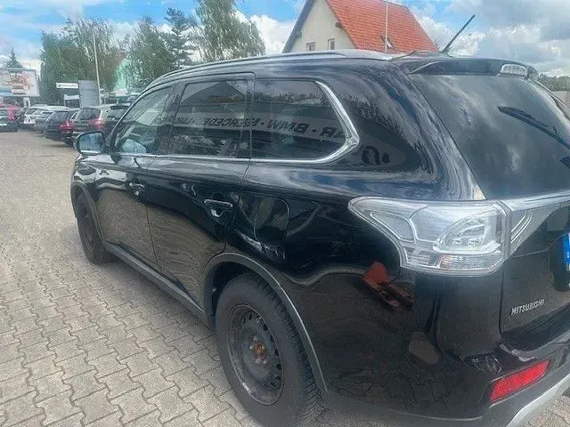 Gebraucht Mitsubishi Outlander Classic Collection Plus 150 PS (110 kW) 2015 Schwarz SUV