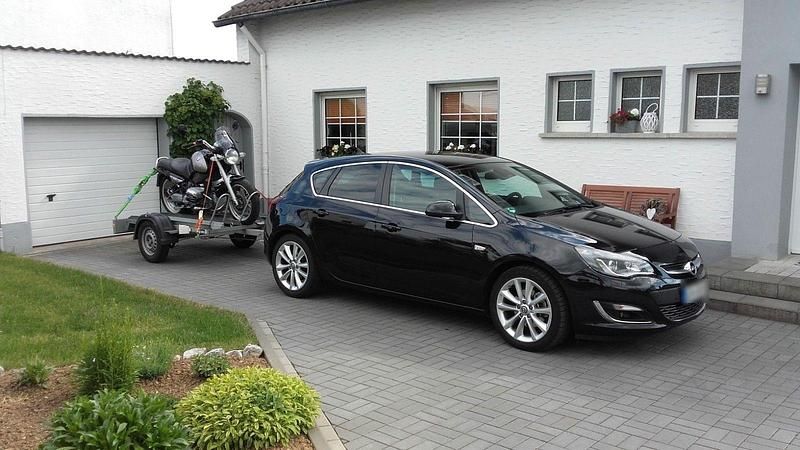 Gebraucht Opel Astra 165 PS (121 kW) 2015 Schwarz Limousine