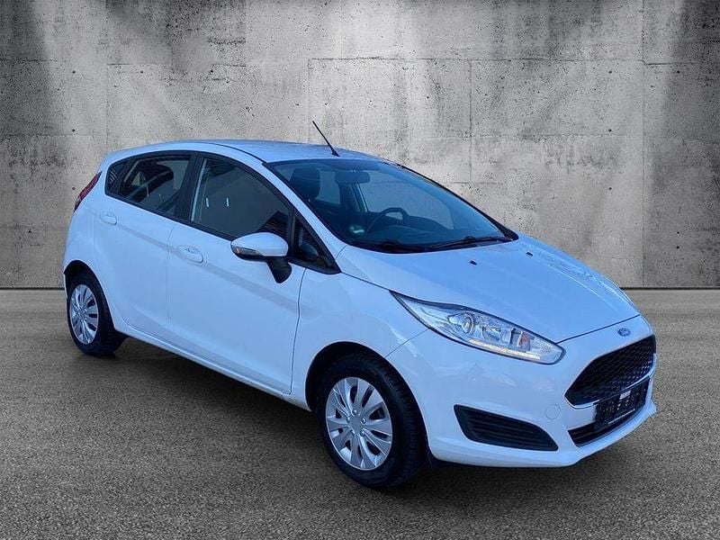 Gebraucht Ford Fiesta 60 PS (44 kW) 2017 Frostweiß Limousine