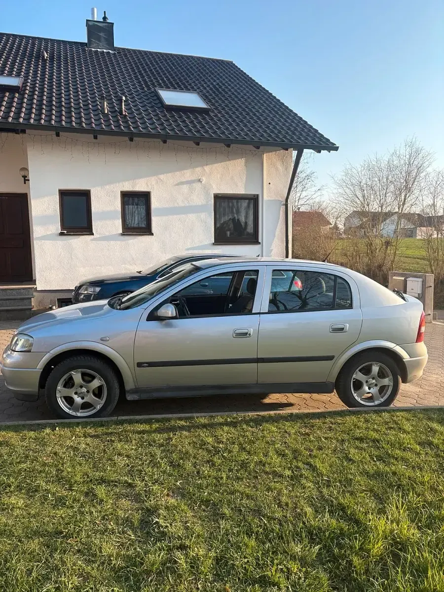Gebraucht Opel Astra 84 PS (61 kW) 2002 Silber Kleinwagen