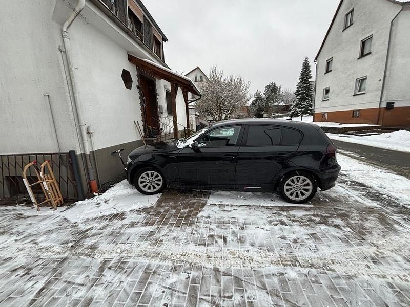 Gebraucht BMW 118 143 PS (105 kW) 2006 Schwarz Kleinwagen