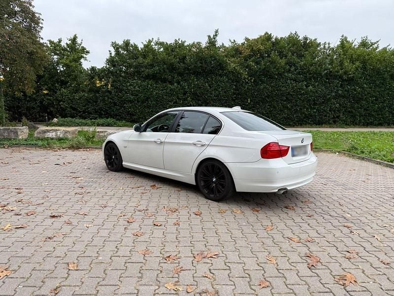 Gebraucht BMW 320 Efficient Dynamics 163 PS (119 kW) 2011 Weiß Limousine