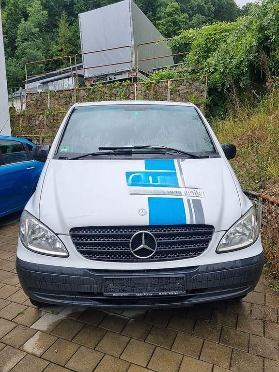 Weiß Gebraucht 2010 Mercedes Vito Van / Kleinbus | 6.700 € (Fairer Preis) - Bild 1/4