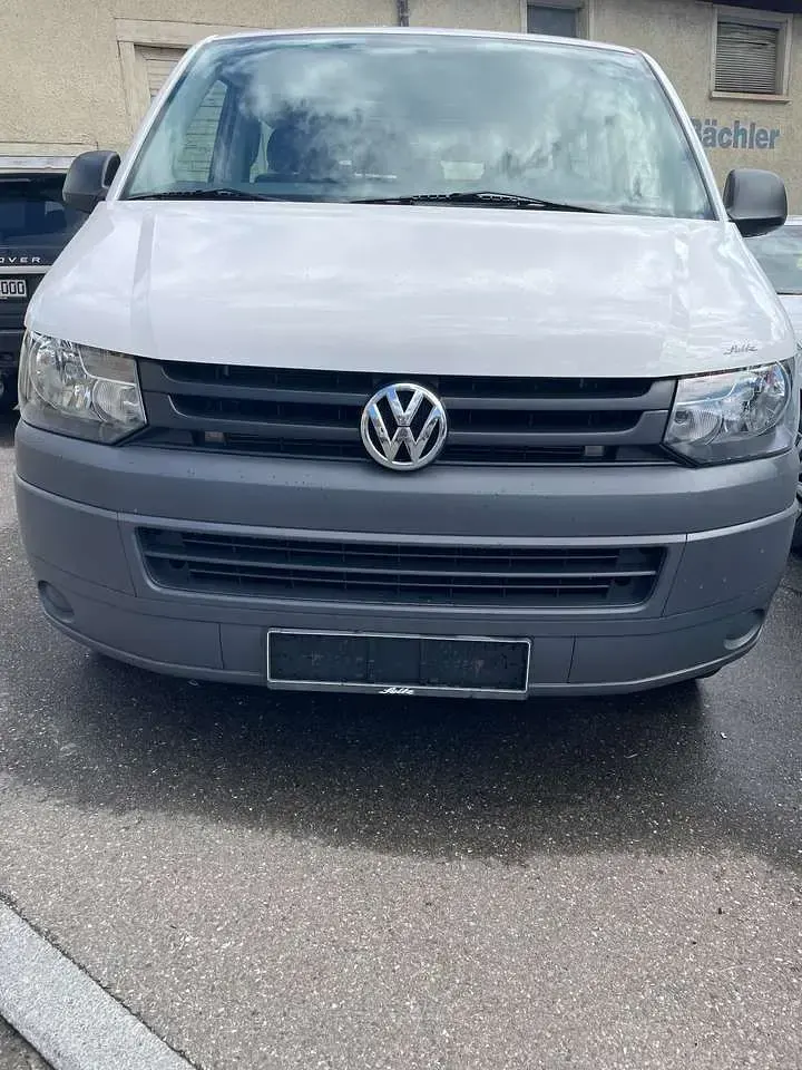 Gebraucht VW Caravelle Trendline 140 PS (102 kW) 2011 Candyweiß Van