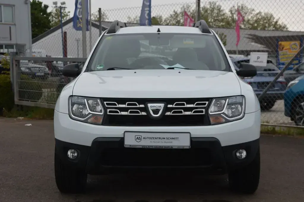 Second-hand Dacia Duster Lauréate 105 CP (77 kW) 2015 Alb SUV