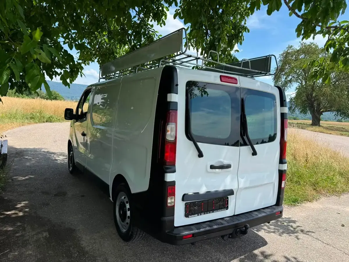 Gebraucht Opel Vivaro 125 PS (91 kW) 2017 Weiß Van / Kleinbus