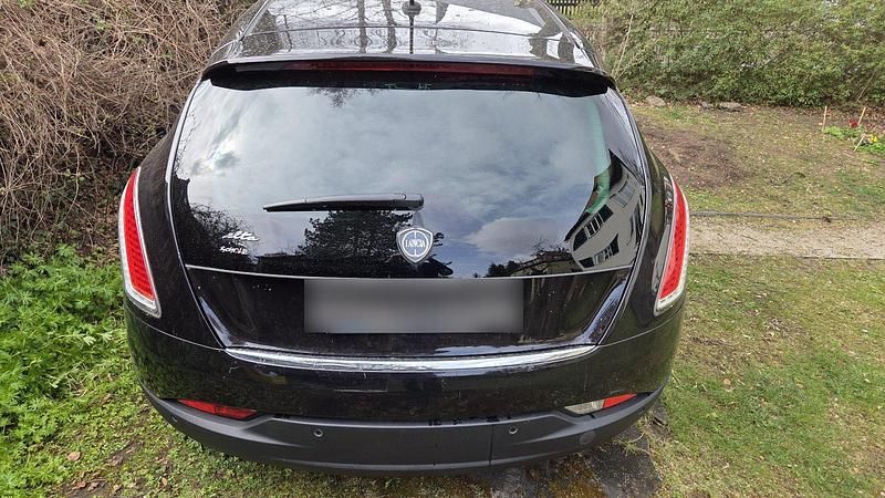 Gebraucht Lancia Delta 165 PS (121 kW) 2011 Schwarz Kleinwagen