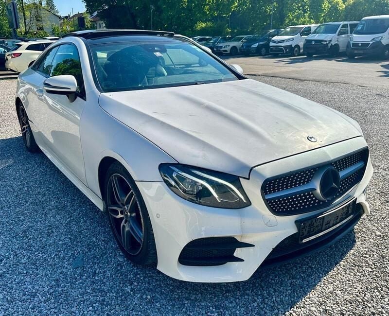 Weiß Gebraucht 2019 Mercedes E300 AMG Coupé | 27.990 € - Bild 1/4