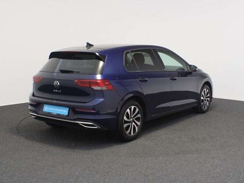 Gebraucht VW Golf VIII Active 150 PS (110 kW) 2022 Blau) (blau Limousine