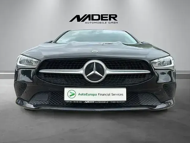 Gebraucht Mercedes CLA180 136 PS (100 kW) 2023 Schwarz Limousine