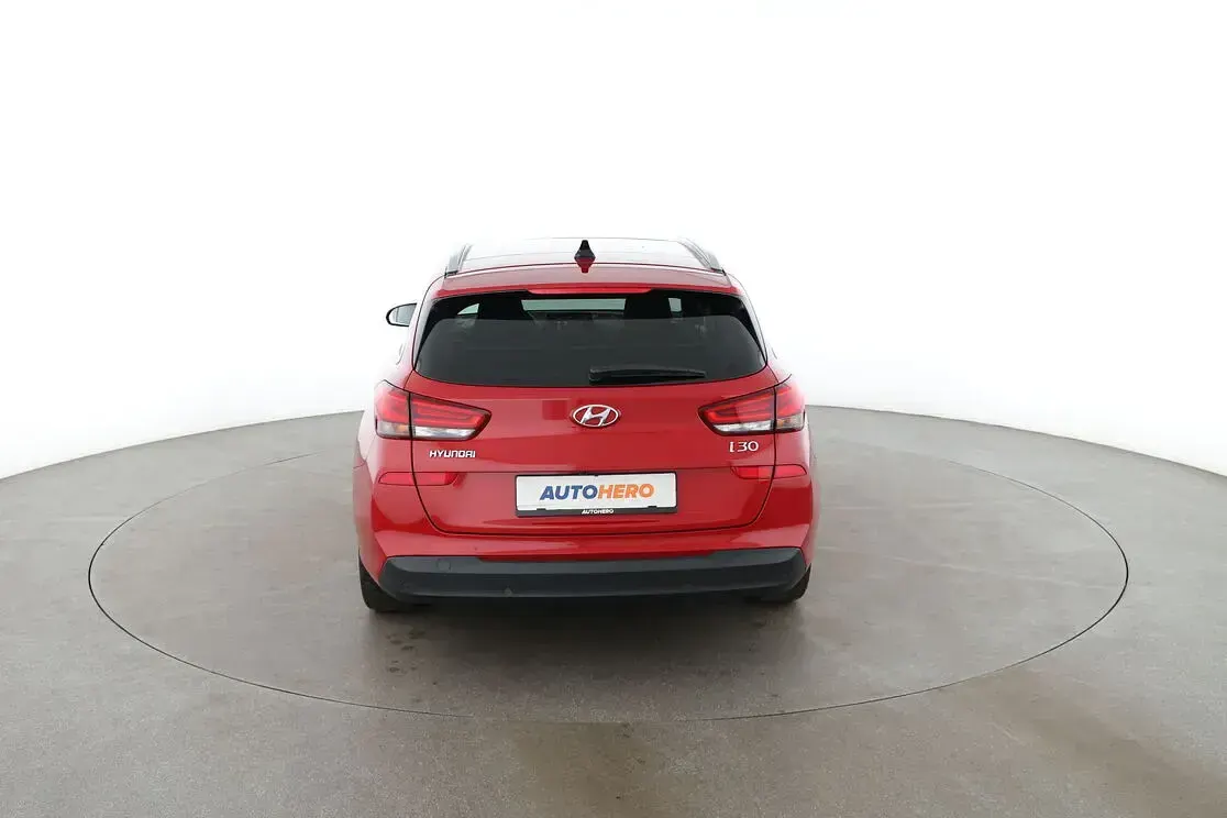 Gebraucht Hyundai i30 Style 140 PS (102 kW) 2017 Rot Kombi