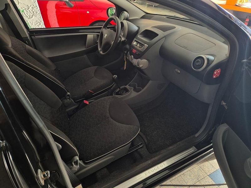 Gebraucht Peugeot 107 Filou 68 PS (50 kW) 2010 Schwarz Kleinwagen