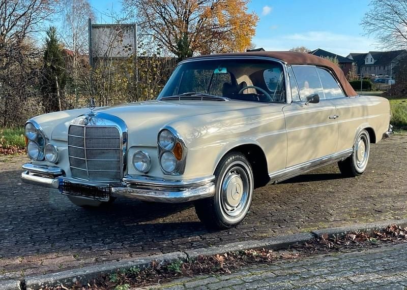 Gebraucht Mercedes W111 SE 150 PS (110 kW) 1967 Beige Cabrio