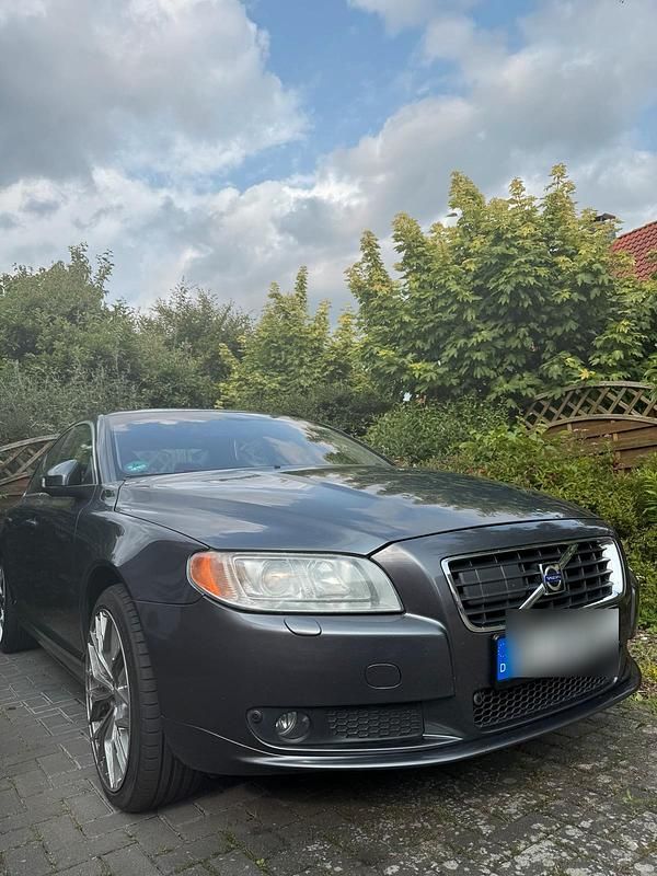 Grau Gebraucht 2006 Volvo S80 Limousine | 17.490 € (Fairer Preis) - Bild 1/4