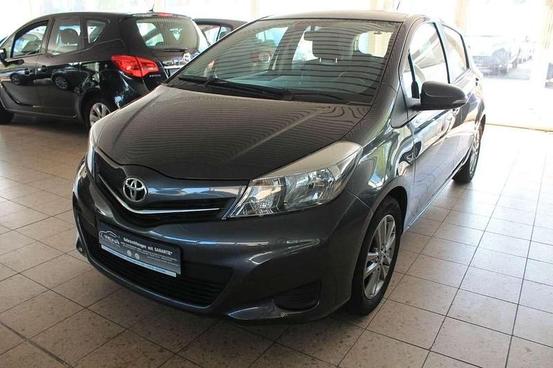 Gebraucht Toyota Yaris Edition 99 PS (72 kW) 2014 Grau Kleinwagen