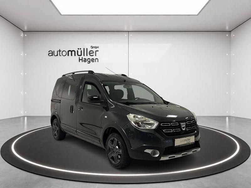 Grau comete Gebraucht 2018 Dacia Dokker Celebration Van | 14.490 € (Fairer Preis) - Bild 1/4