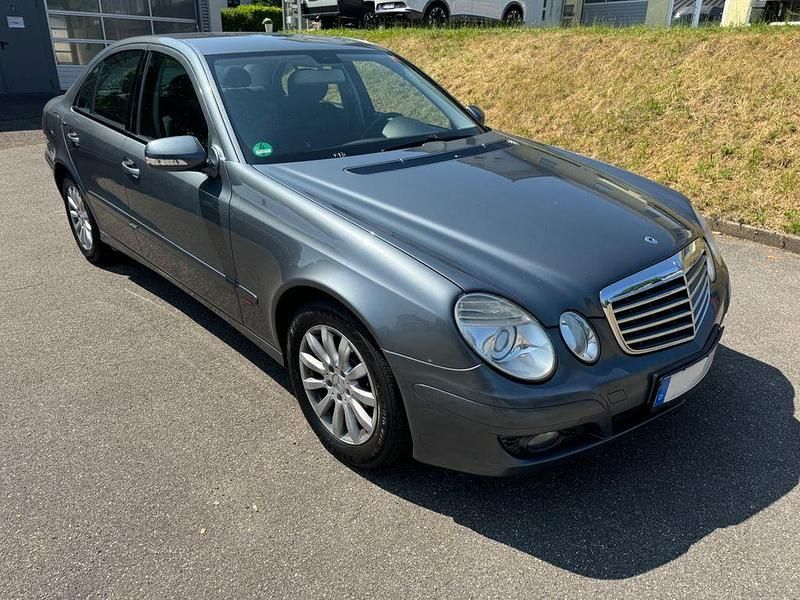 Grau Gebraucht 2007 Mercedes E200 Limousine | 4.999 € (Guter Preis) - Bild 1/4