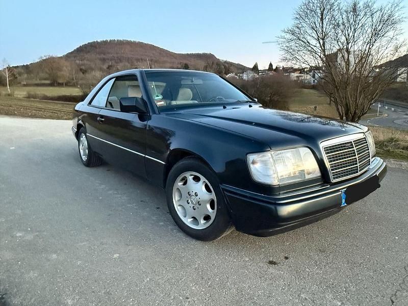 Gebraucht Mercedes 220 150 PS (110 kW) 1996 Schwarz Coupé