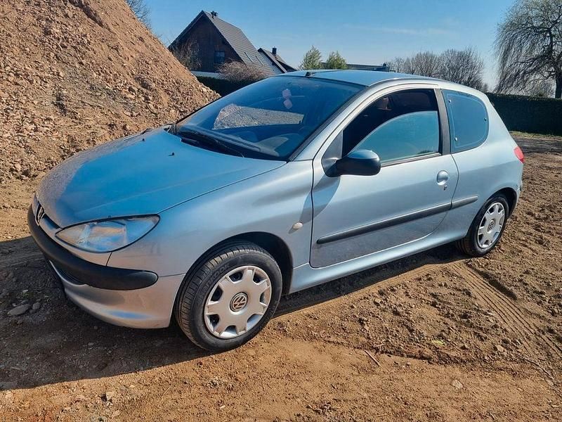 Gebraucht Peugeot 206 60 PS (44 kW) 2001 Grau Kleinwagen