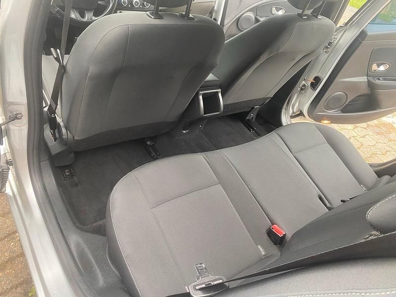 Gebraucht Renault Mégane GrandTour 111 PS (81 kW) 2012 Silber Kombi