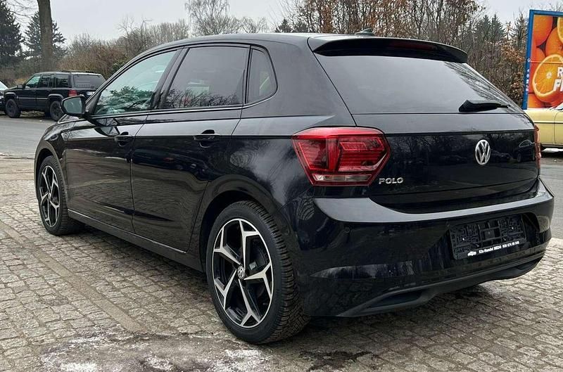 Gebraucht VW Polo Highline 95 PS (69 kW) 2018 Deep black perleffekt Kleinwagen