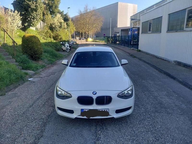 Gebraucht BMW 114 102 PS (75 kW) 2014 Weiß Kleinwagen