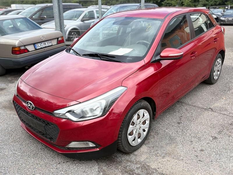 Rot Gebraucht 2015 Hyundai i20 Pure Kleinwagen | 3.999 € (Guter Preis) - Bild 1/4