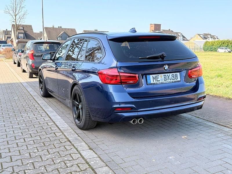 Gebraucht BMW 320 Advantage 190 PS (139 kW) 2016 Blau Kombi