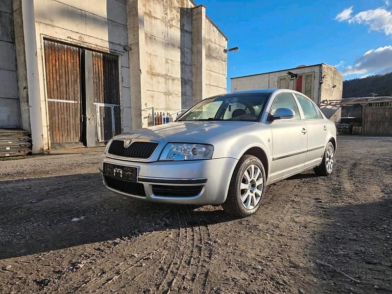 Gebraucht Skoda Superb 140 PS (102 kW) 2008 Silber Limousine