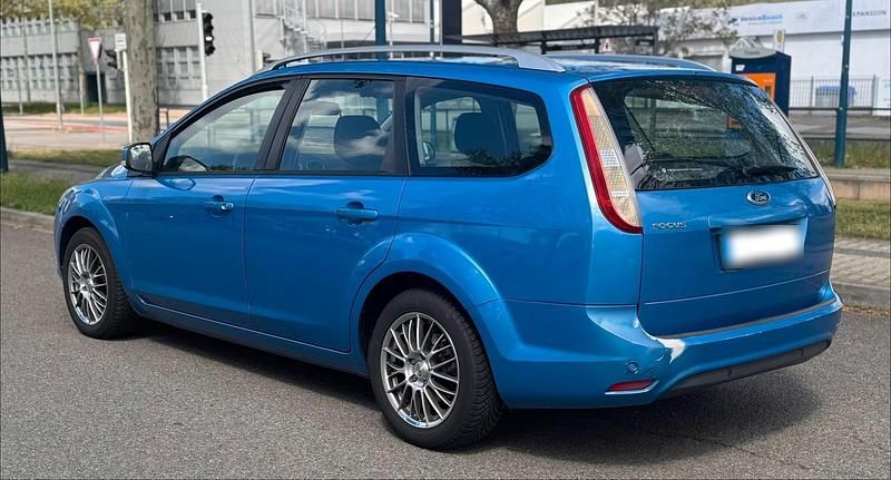 Second-hand Ford Focus 105 CP (77 kW) 2010 Albastru Break