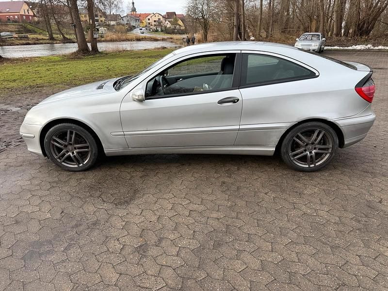Gebraucht Mercedes C200 163 PS (119 kW) 2001 Silber Coupé