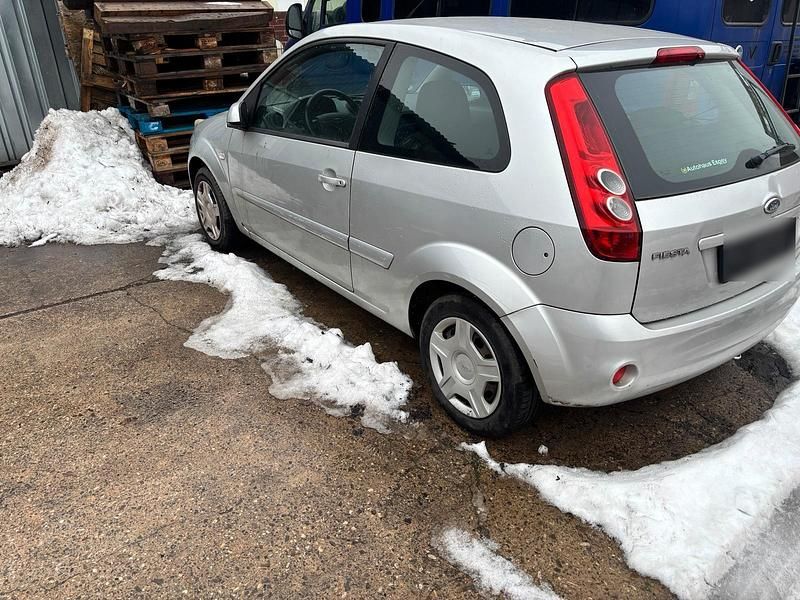 Gebraucht Ford Fiesta 2004 Silber Kleinwagen