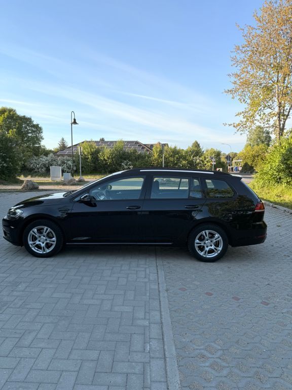 Schwarz Gebraucht 2017 VW Golf VII Comfortline Kombi | 9.500 € (Superpreis) - Bild 1/4