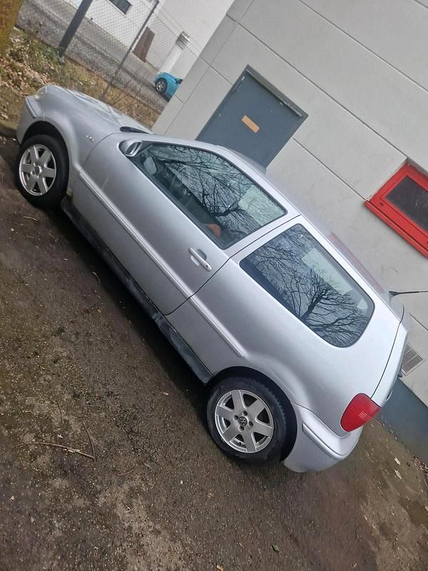 Gebraucht VW Polo 60 PS (44 kW) 2002 Silber Kleinwagen