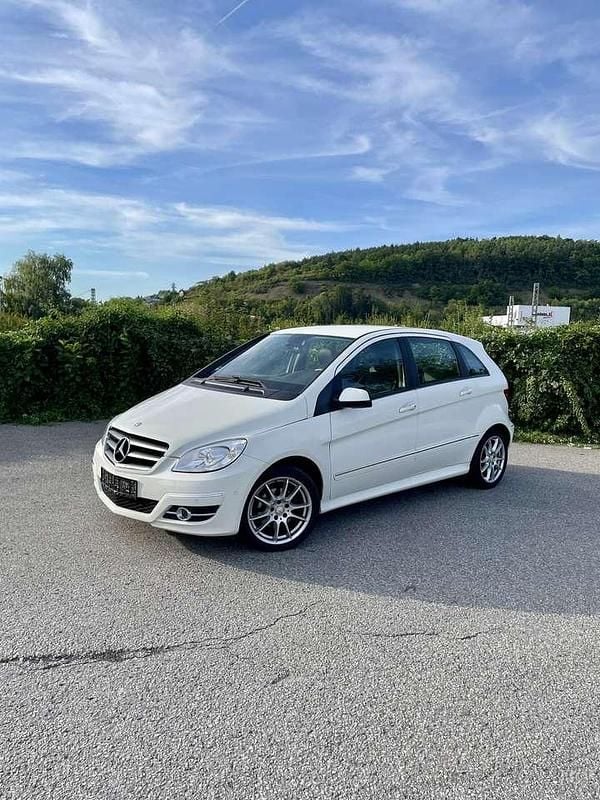 Weiß Gebraucht 2010 Mercedes B180 Van / Kleinbus | 2.700 € (Superpreis) - Bild 1/4