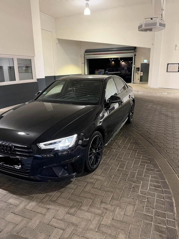 Schwarz Gebraucht 2019 Audi A4 Comfort Limousine | 21.250 € (Teuer) - Bild 1/4